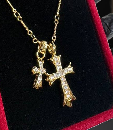 Collana Crux Gemina · dettaglio ritagliato dalla stessa fotografia