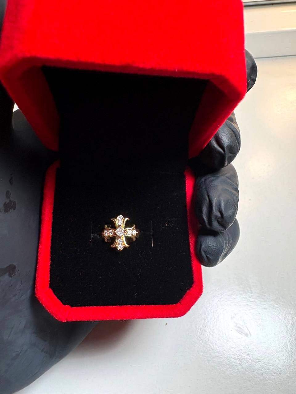 Ear cuff Crux Régalia nel cofanetto originale